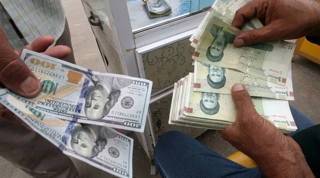الريال الإيراني يسجل أدنى مستوى قياسي أمام الدولار